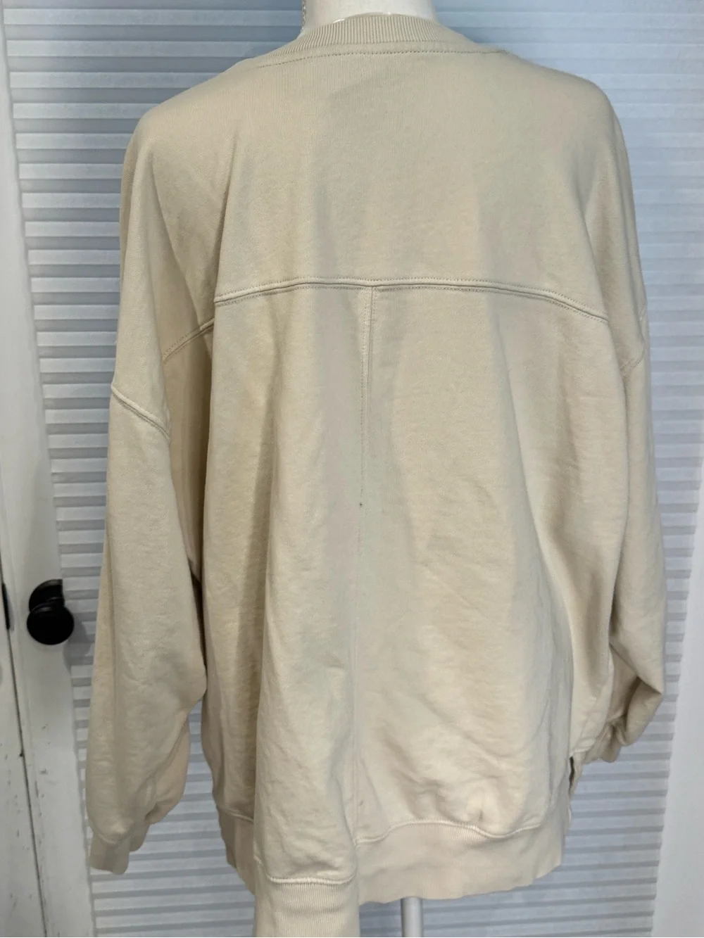 Disney Beige Holiday Mickey Snowman Sweatshirt 0934 - Picture 2 of 3